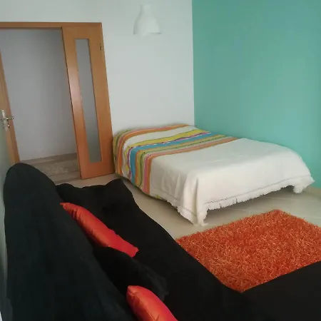 Apartament R. Jose Pedro - 2 *